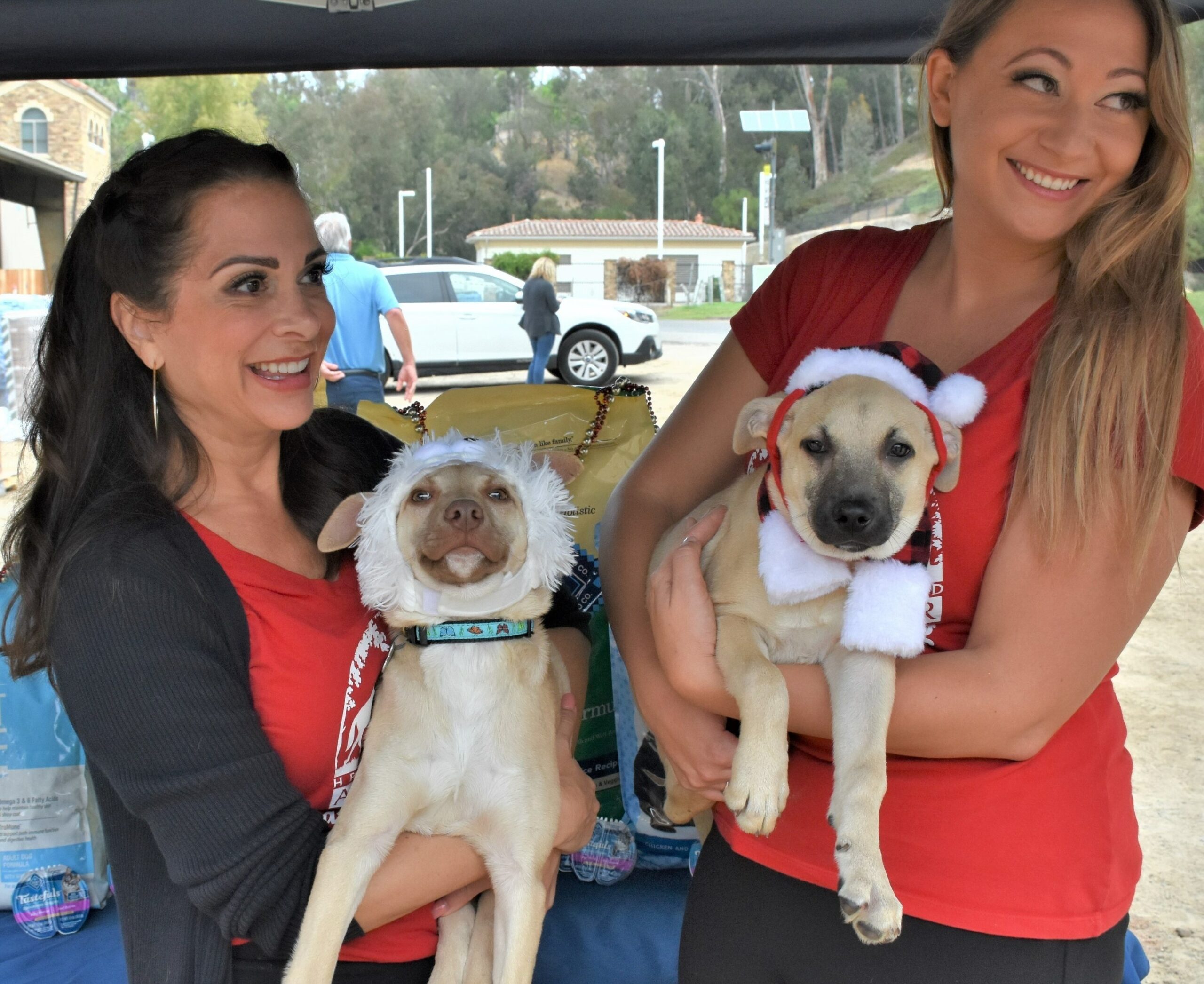 Blue Buffalo Provides Gift to Helen Woodward Animal Center Home 4 the Holidays Campaign